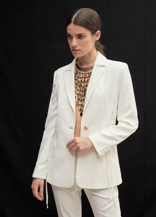 Blazer com detalhe eyelets dourados