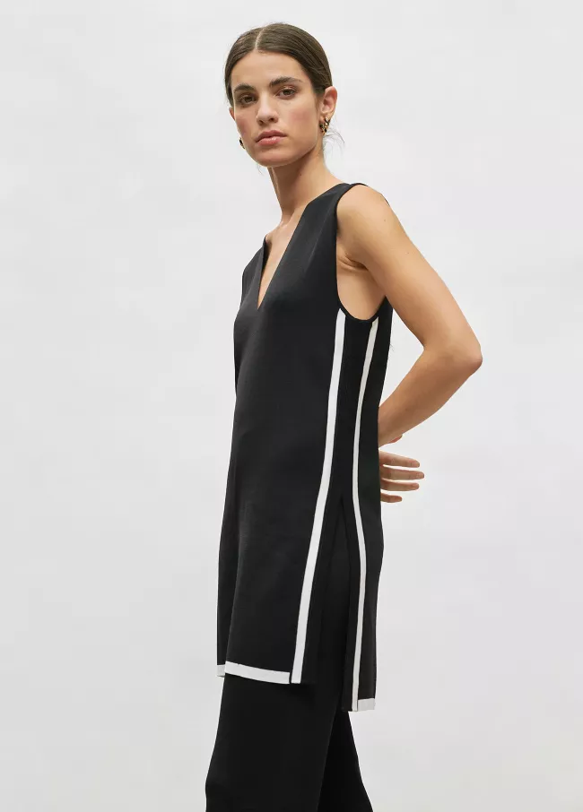 Top de malha roma com detalhe em contras