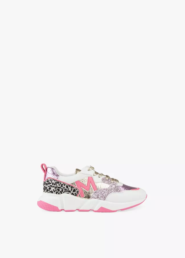 Zapatilla tipo sneakers metalizada con purpurina