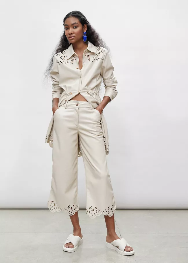 Pantalon similicuir avec détails