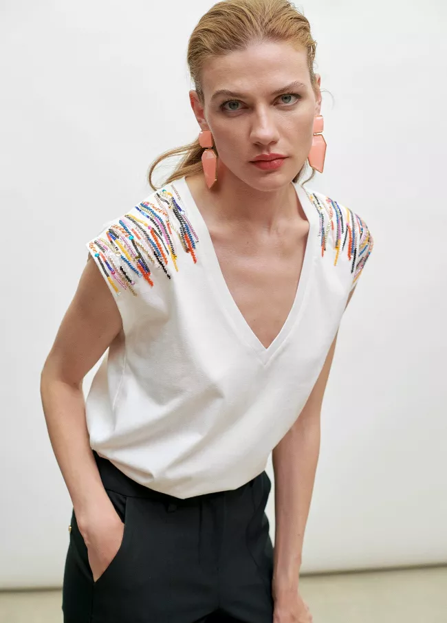 T-Shirt mit gesticktem Motiv auf der Vor