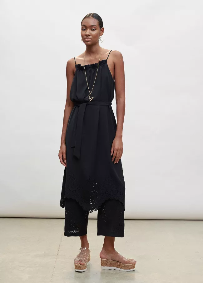 Pantalon detalle bajo