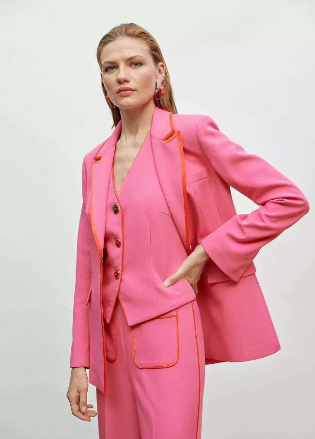 Veste avec liserés contrastants