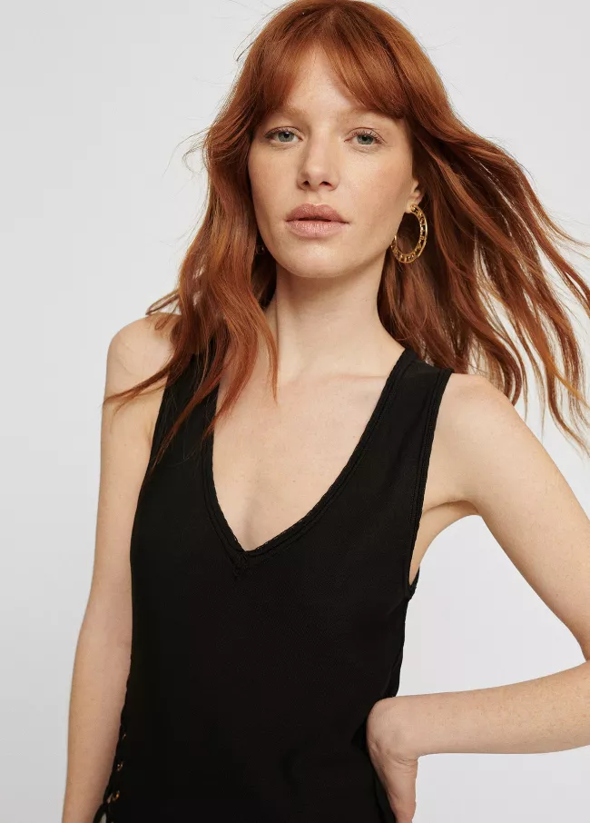 Top en maille détail œillets
