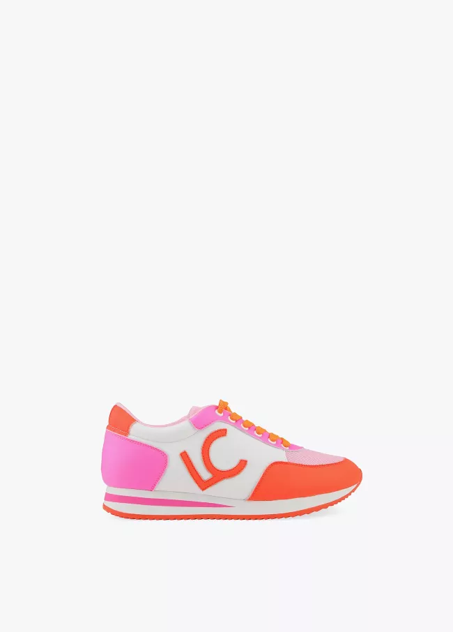Sapatilha tipo sneakers tricolor