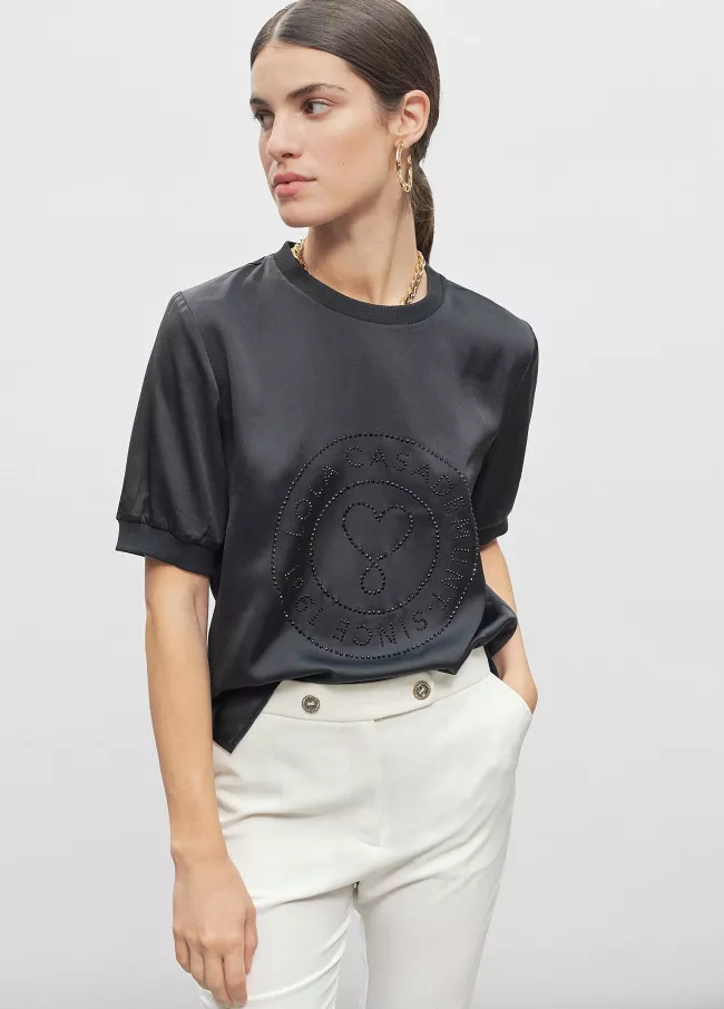 Shirt aus Satin mit Strass-Logo