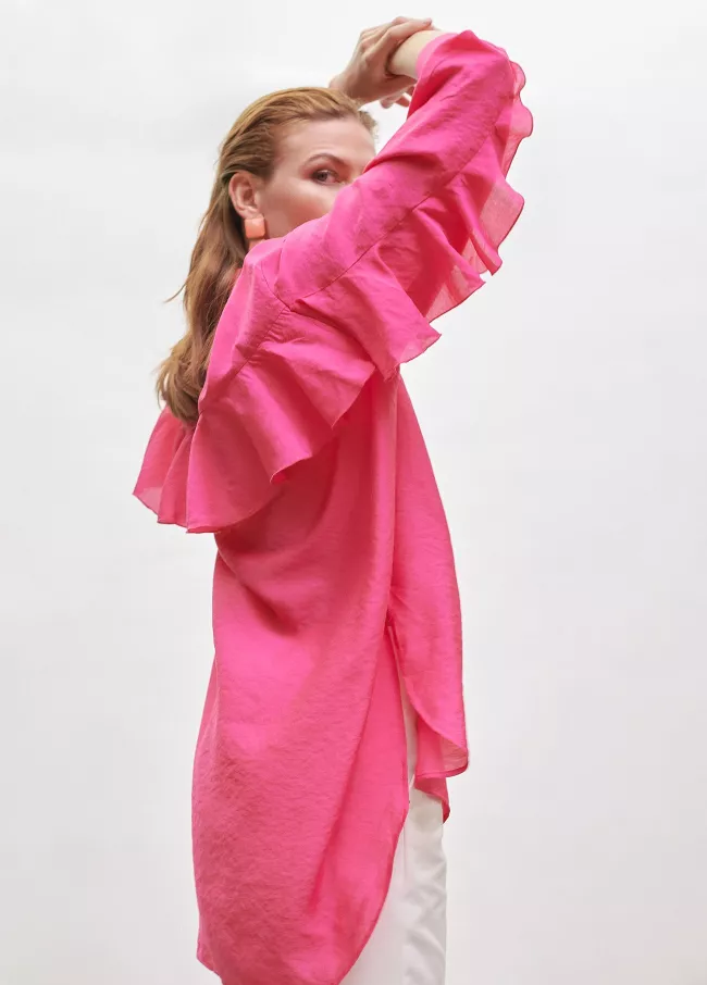 Oversize blouse with ruffles