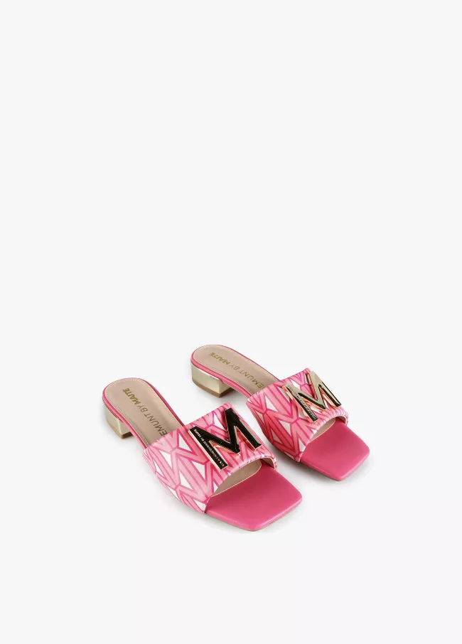 Sandalia tipo pala con print logo Maite
