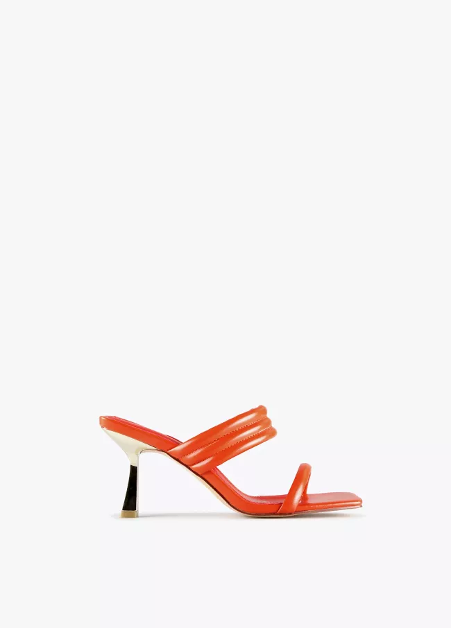 Leather sandals with golden heel and str