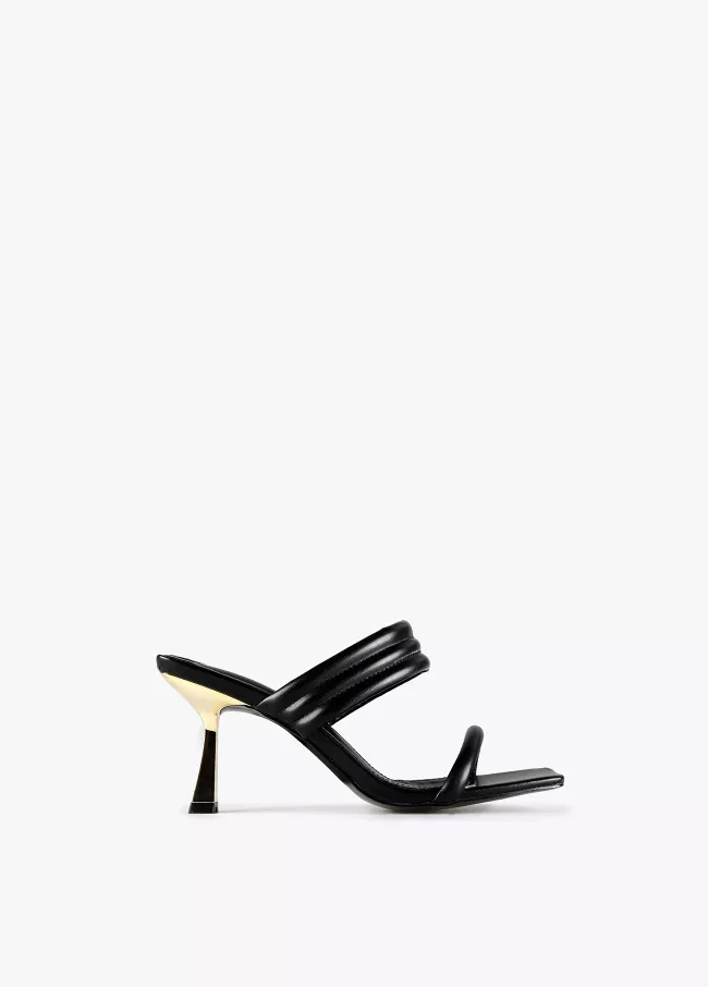 Leather sandals with golden heel and str