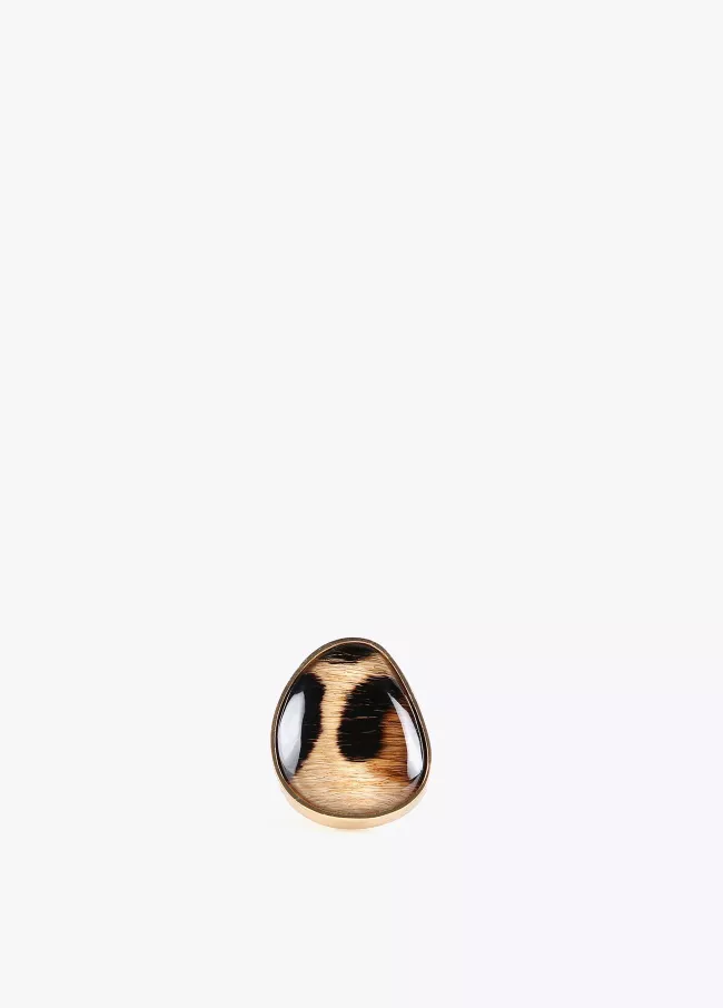 Anillo pieza resina ovalada.