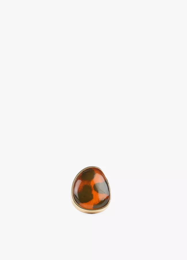 Oval ring with resin stone