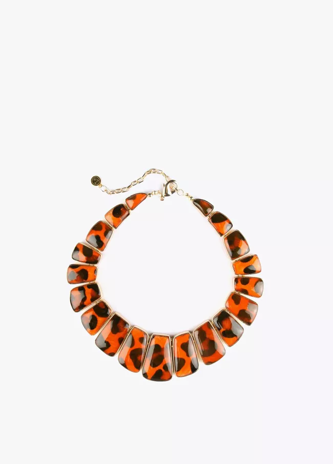Collar resina animal print.