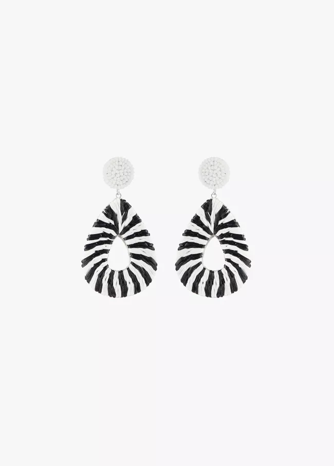 Pendientes rafia lágrima bicolor.