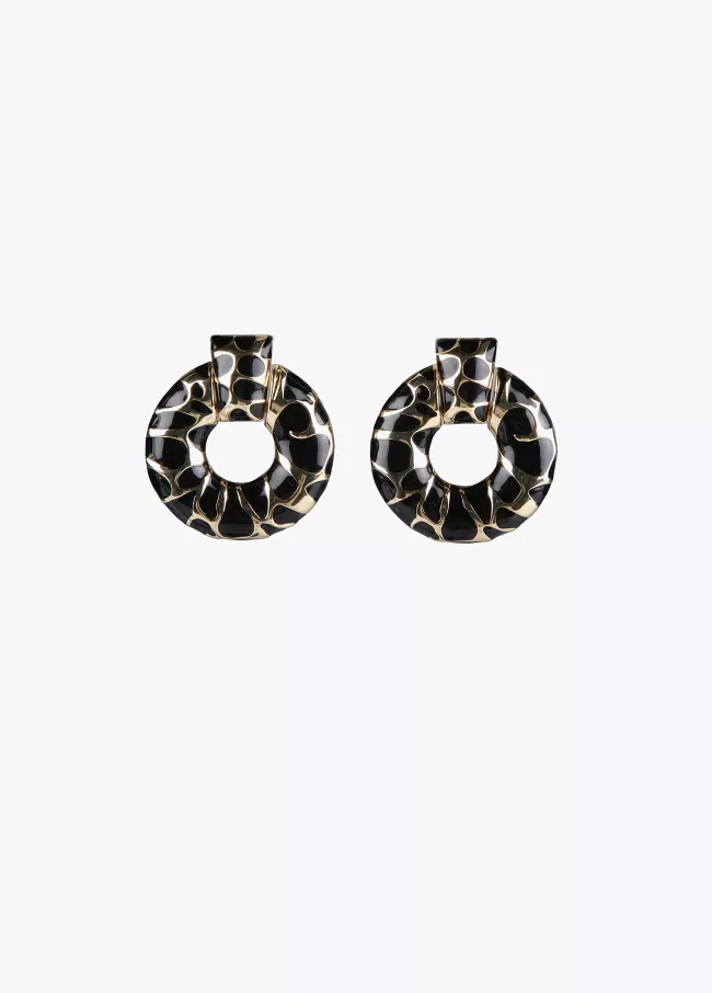 Pendientes print animal dorado y negro.