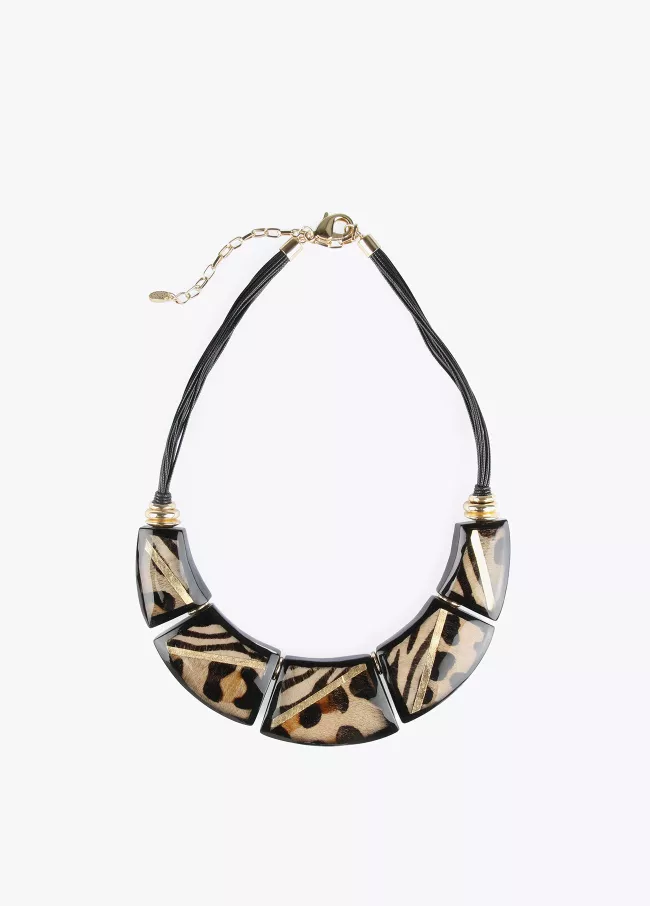 Collier ras de cou de pièces géométrique