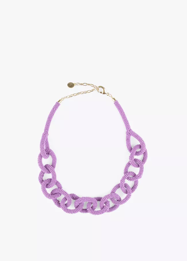 Kurze Halskette mit Creolen aus Beads
