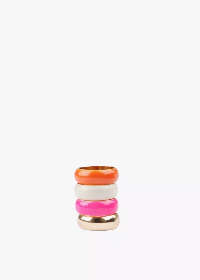 Packung lackierte Ringe