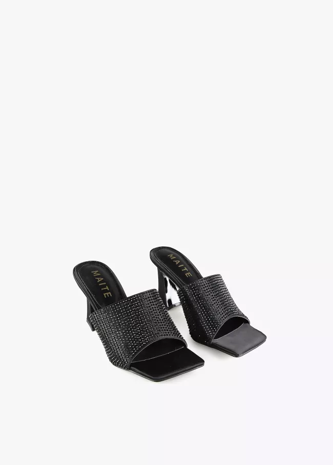 Sandals with rhinestone strap