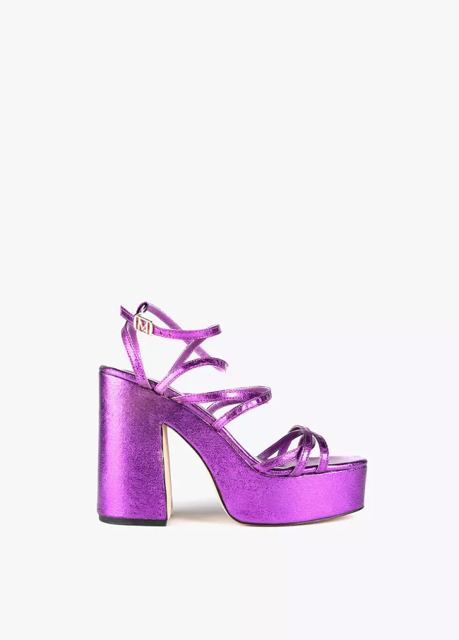 Crinkle effect party sandals