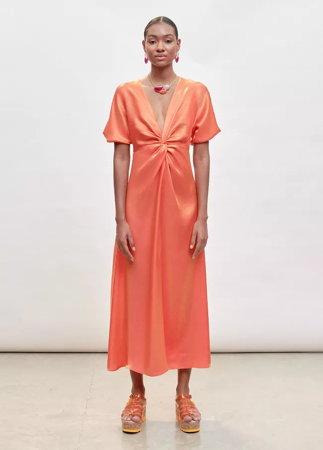 Kleid mit Satingewebe