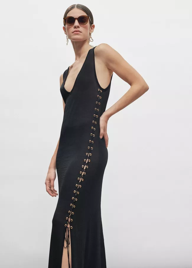 Robe longue en maille détail œillets