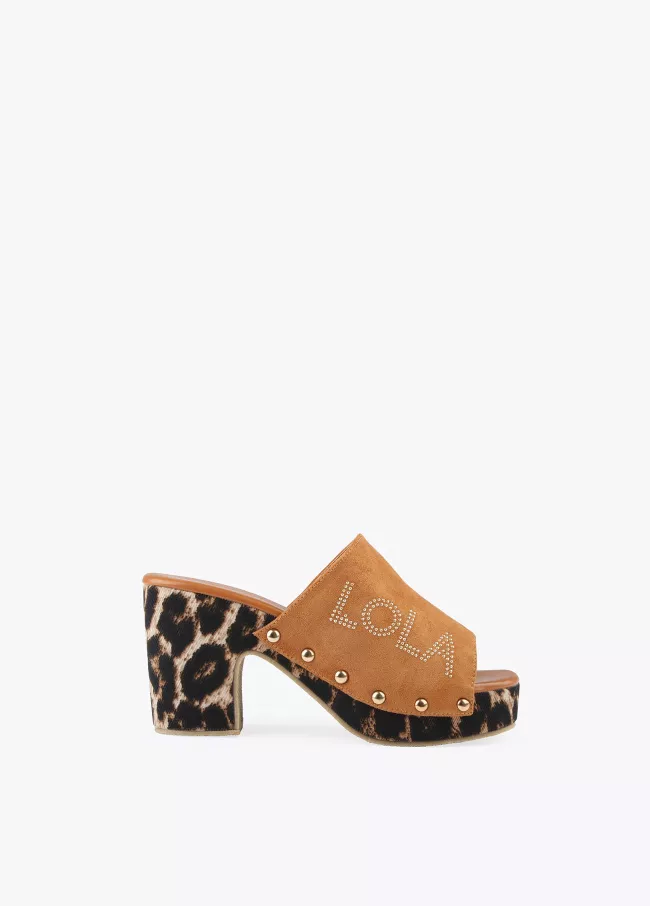 Socas com sola animal print