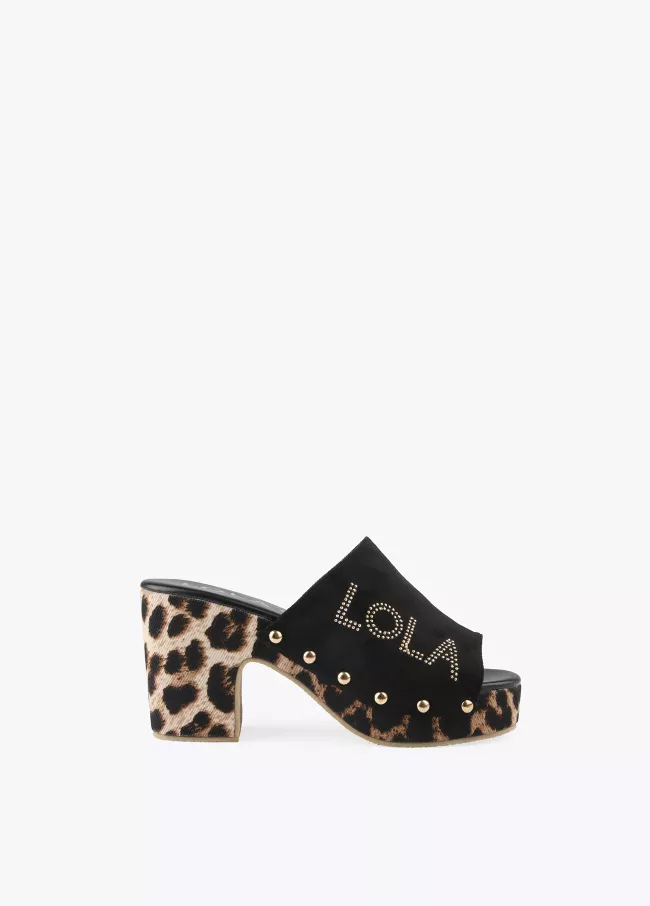 Socas com sola animal print