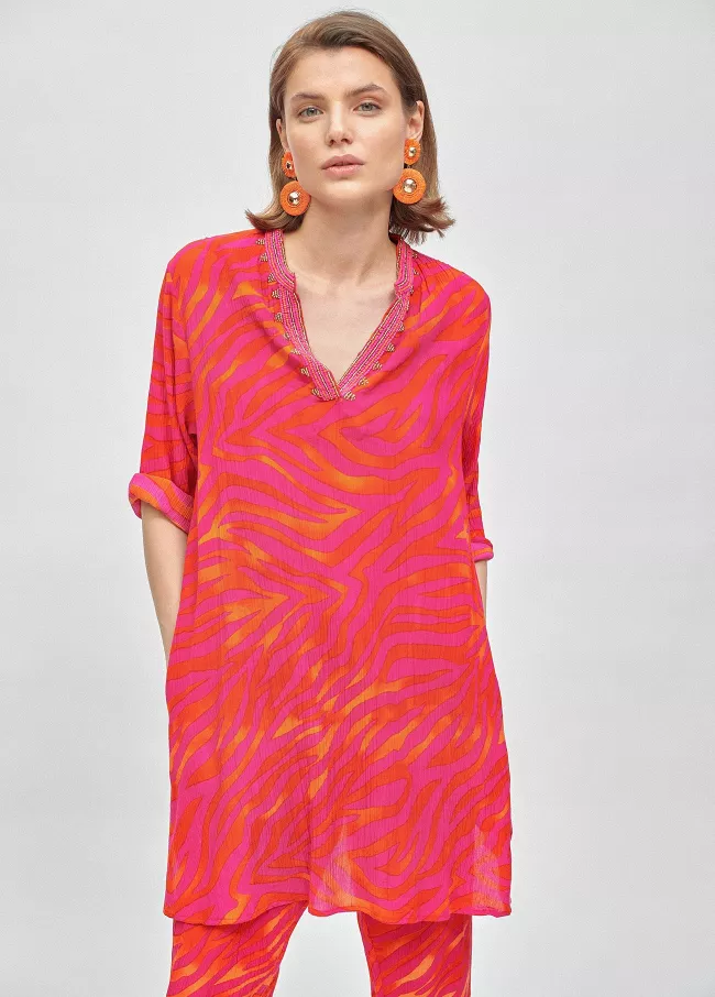 Short kaftan in red zebra print