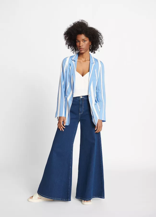 Pantalón tejano pierna acampanada