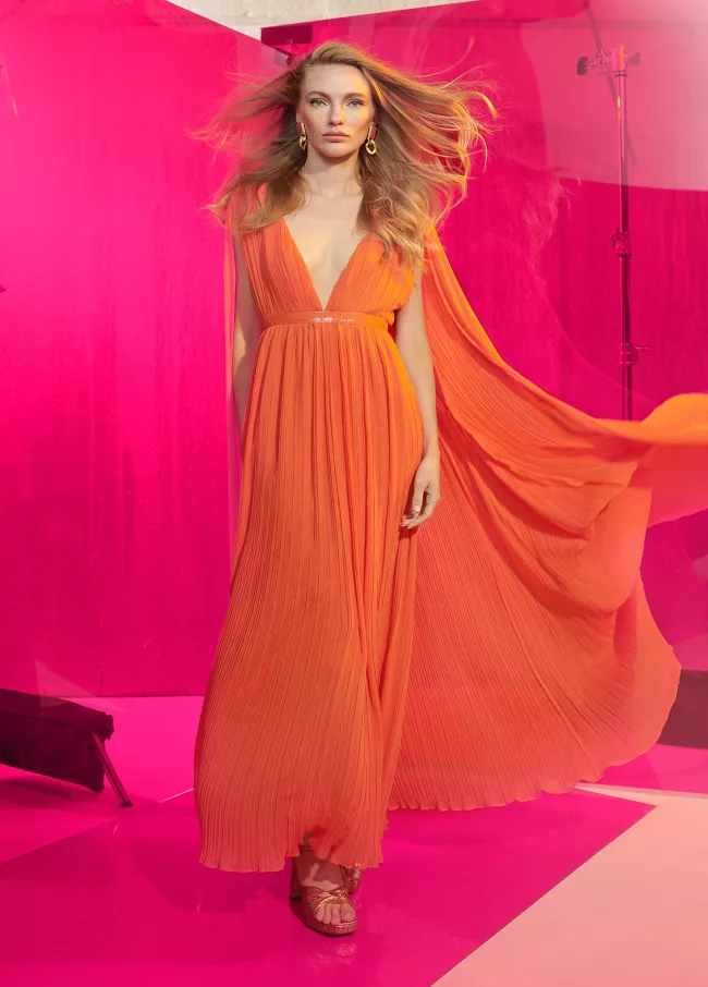 Langes Kleid mit Cape