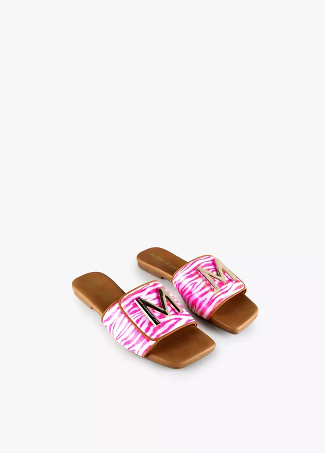 Sandália tipo pala com estampado de zebr