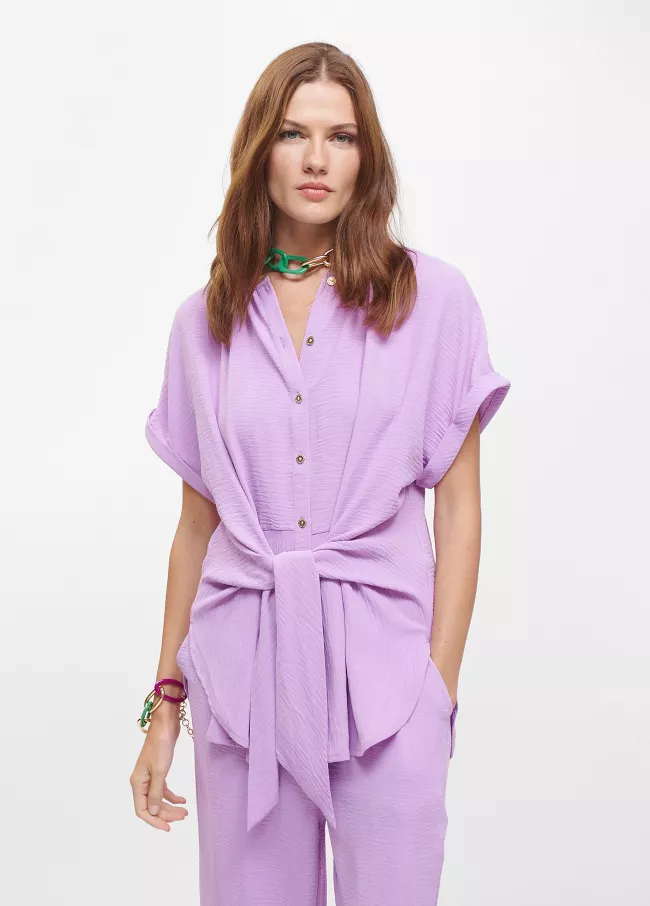 Blouse with a tie at the waist