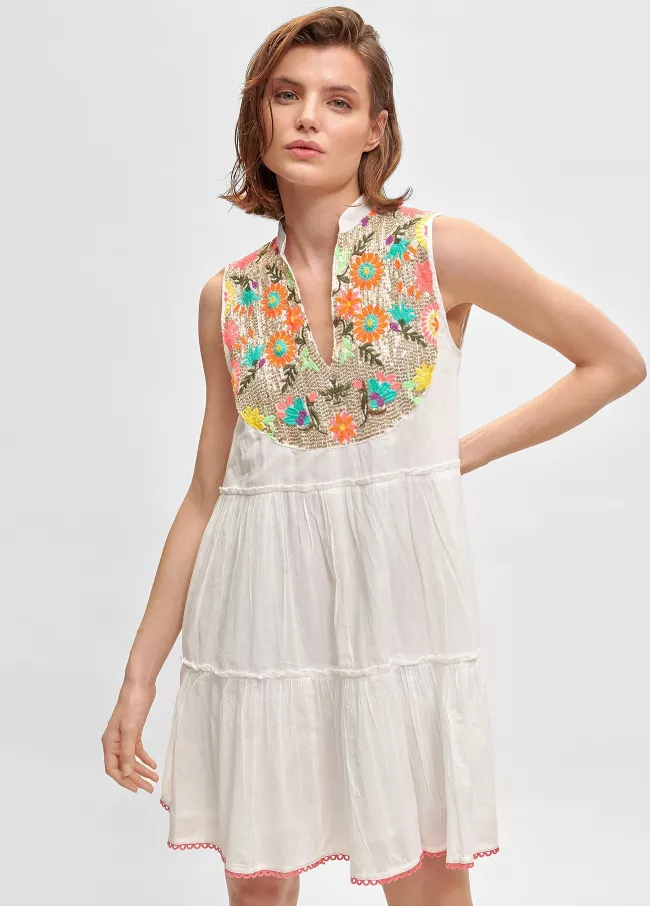Ecru kaftan with contrast front