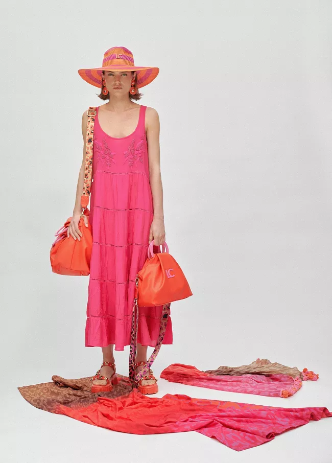 Langer Kaftan in Fuchsia mit Stickerei