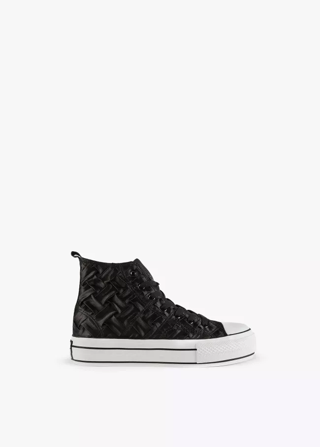 Stiefeletten aus geflochtenem Stoff