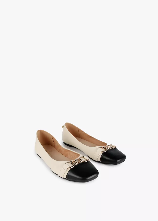 Flat ballerinas with chains