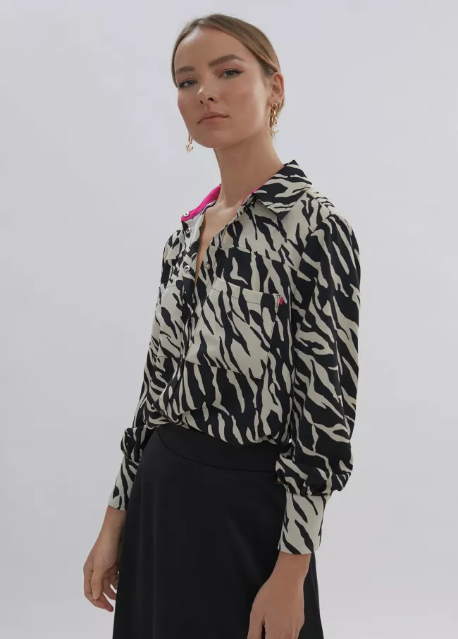 Blusa com estampado animal