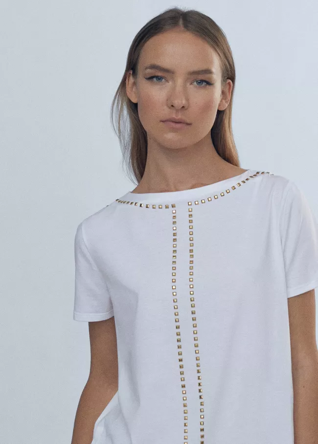 Camiseta detalle tachas
