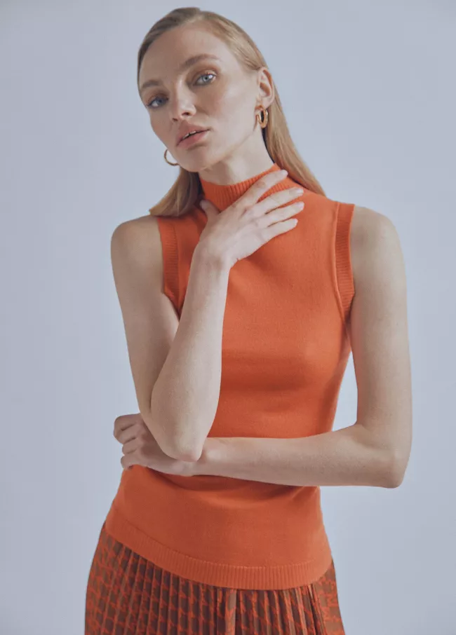Top punto cuello alto