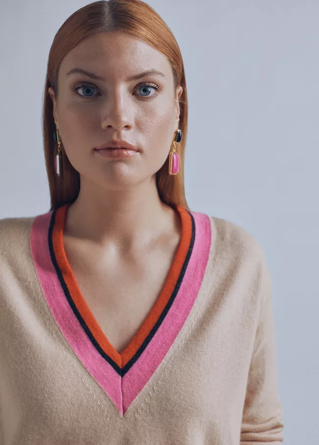 Contrast V-neck sweater