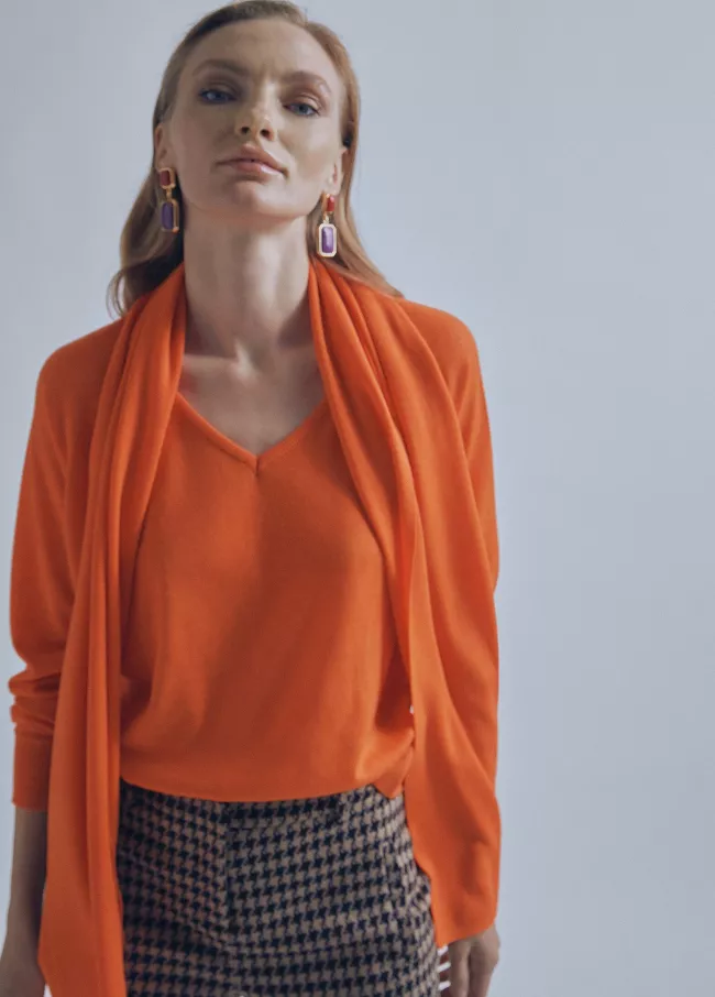 Camisola de malha com pormenor de cachec