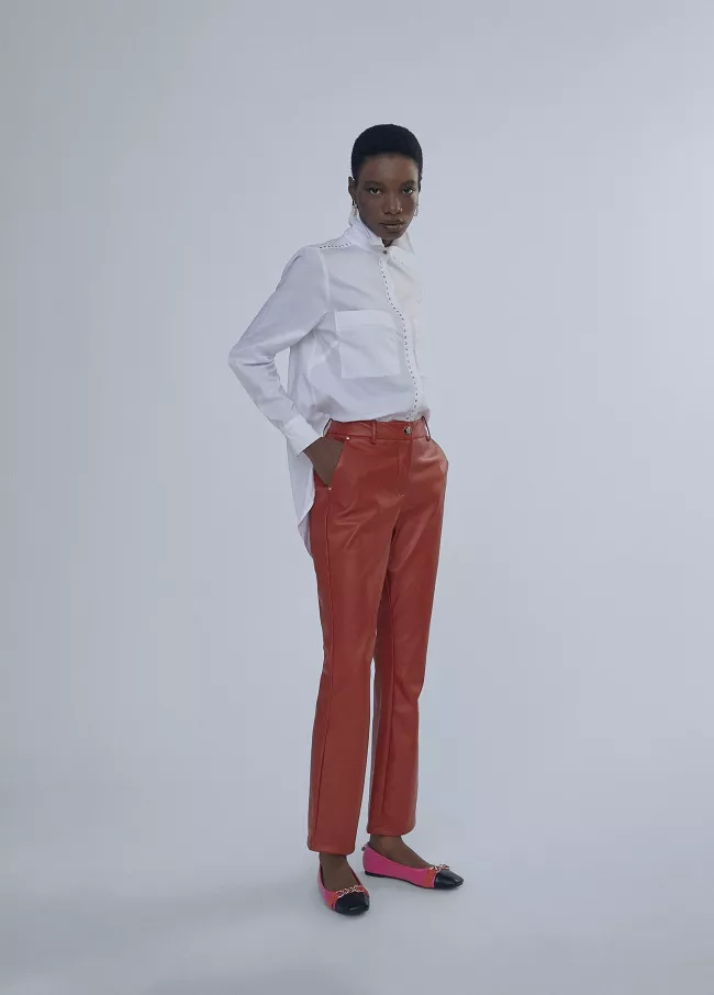 Pantalón efecto piel