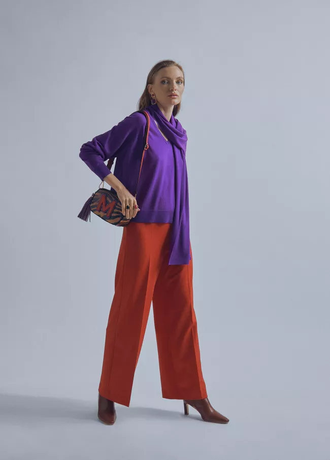 Camisola de malha com pormenor de cachec
