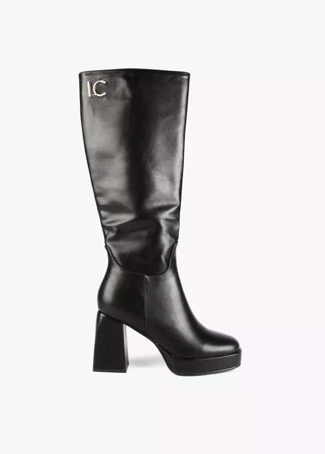 Bota alta com tacão