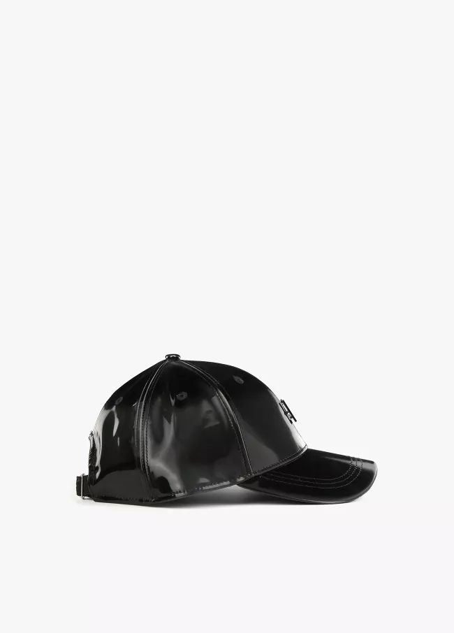Casquette vernie
