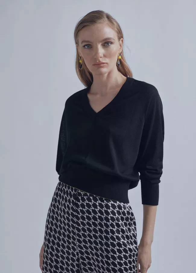 Camisola básica com decote em bico