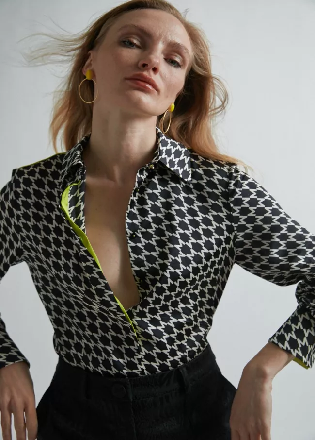 Camisa detalle fluor