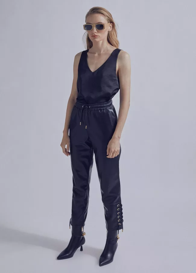 Pantalon détail œillets
