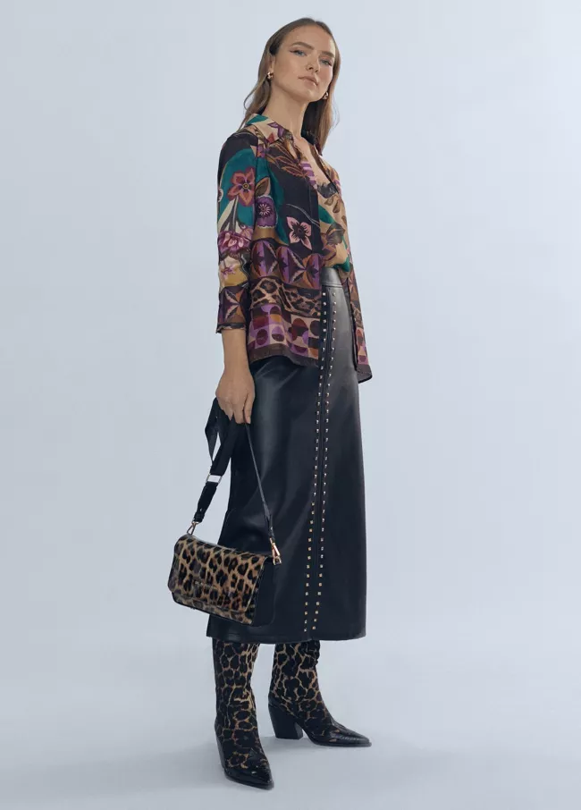 Falda efecto piel detalle strass